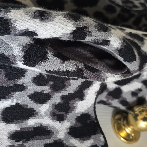 LIZ CLAIBORNE WOMENS PLUS SIZE GRAY/BLACK ANIMAL PRINT FRONT BUTTON SWEATER PXXL - Picture 16 of 16